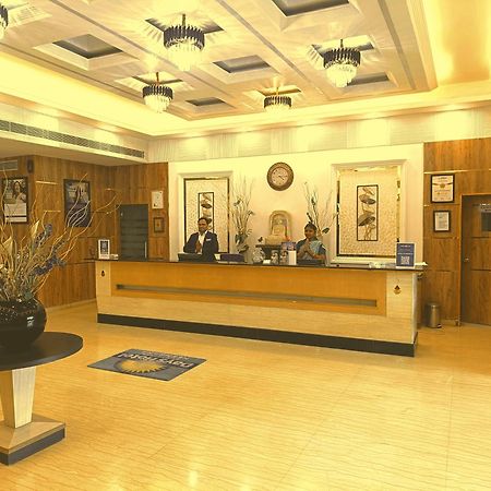 Days Hotel By Wyndham Neemrana Bagian luar foto