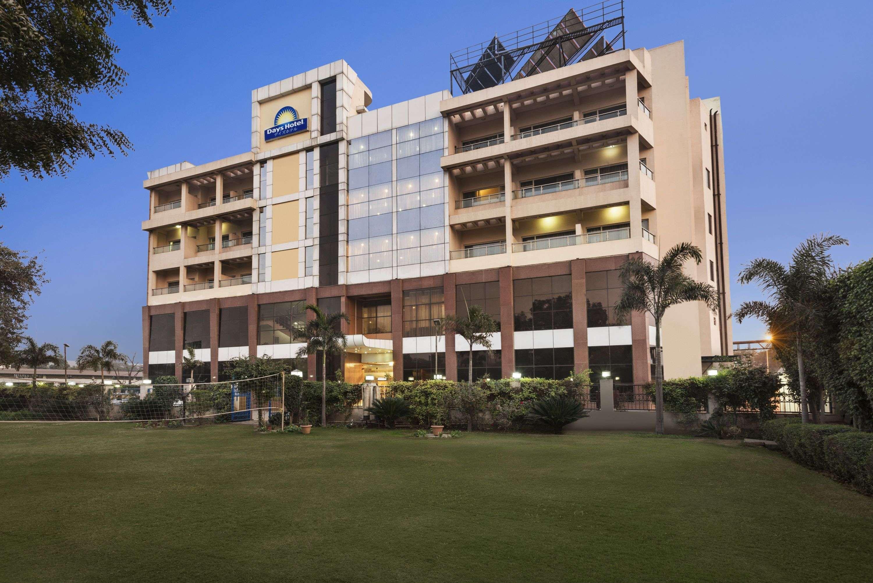 Days Hotel By Wyndham Neemrana Bagian luar foto