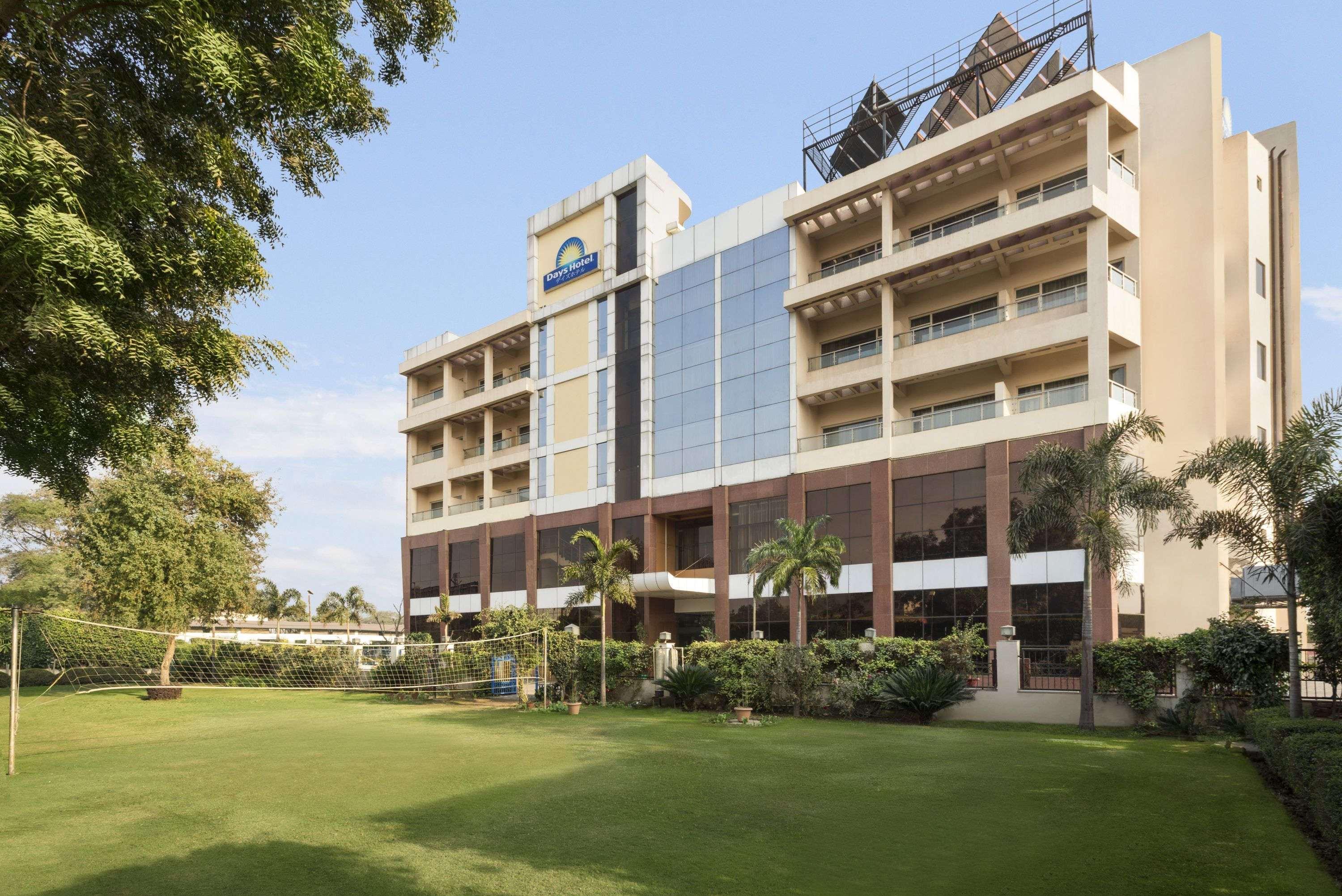 Days Hotel By Wyndham Neemrana Bagian luar foto
