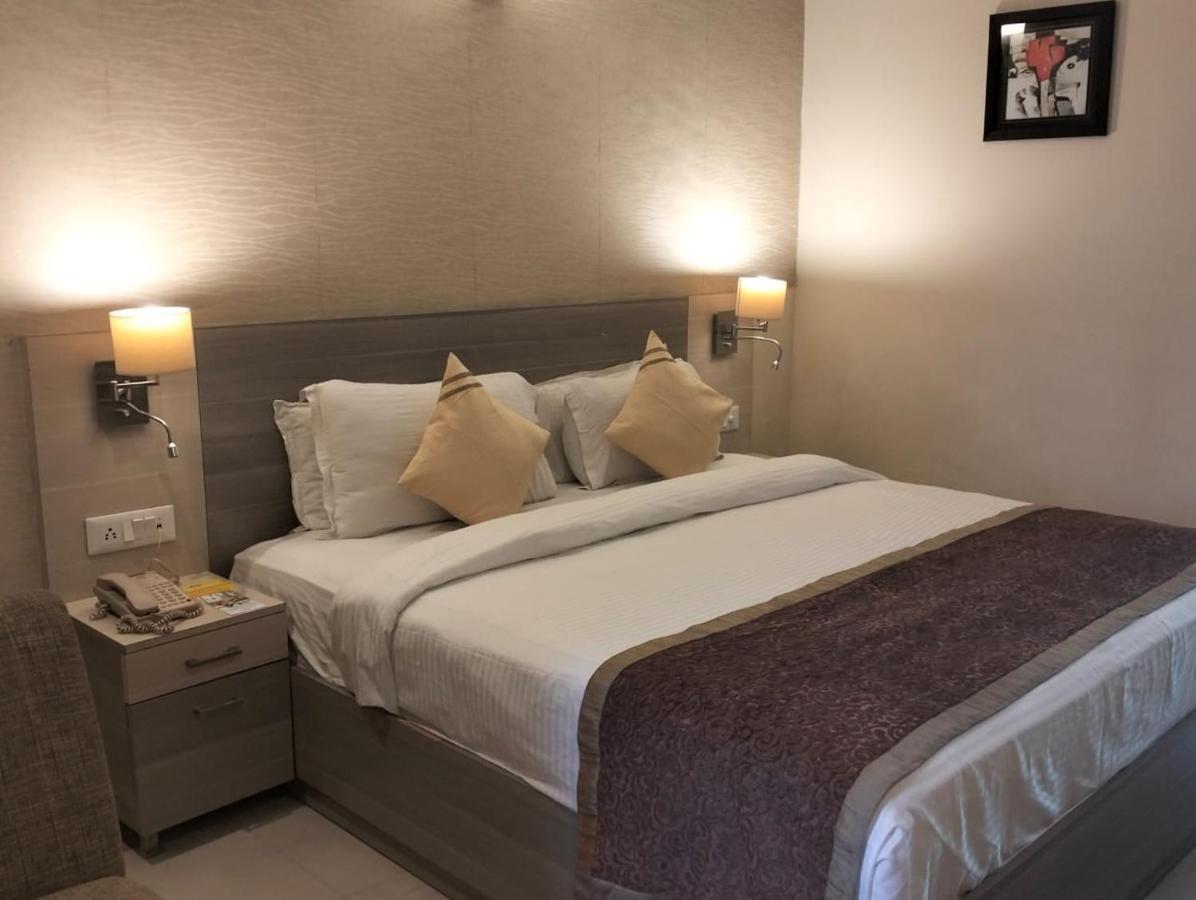 Days Hotel By Wyndham Neemrana Bagian luar foto