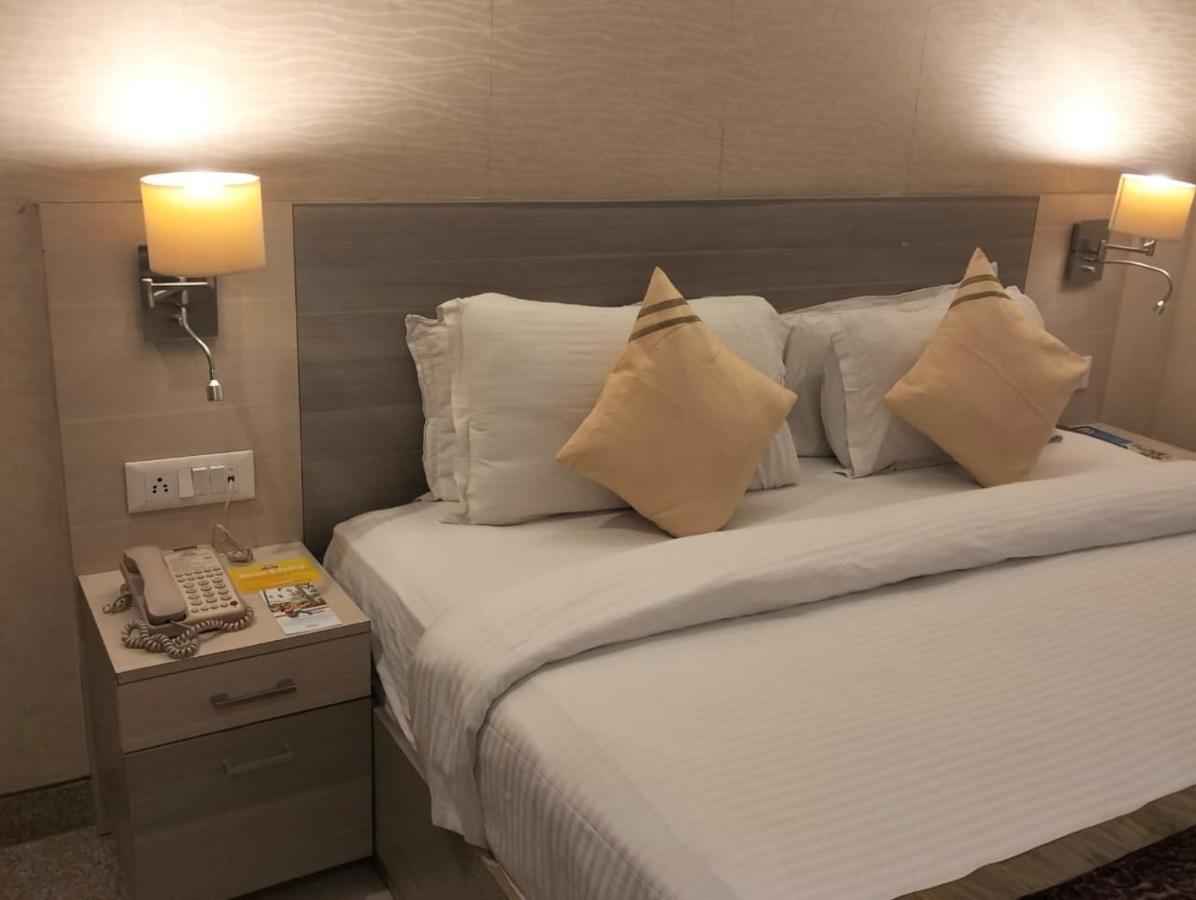 Days Hotel By Wyndham Neemrana Bagian luar foto