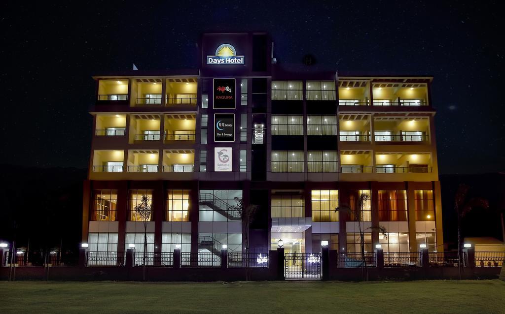Days Hotel By Wyndham Neemrana Bagian luar foto