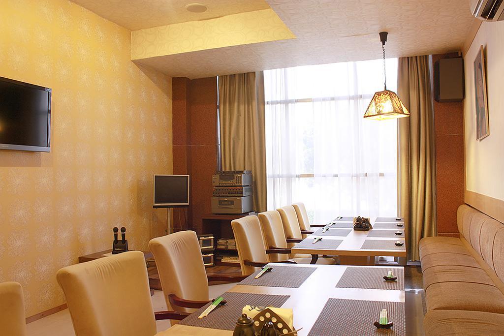 Days Hotel By Wyndham Neemrana Bagian luar foto