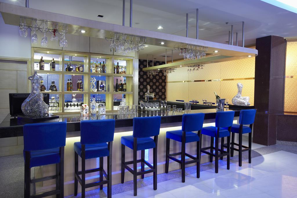 Days Hotel By Wyndham Neemrana Bagian luar foto
