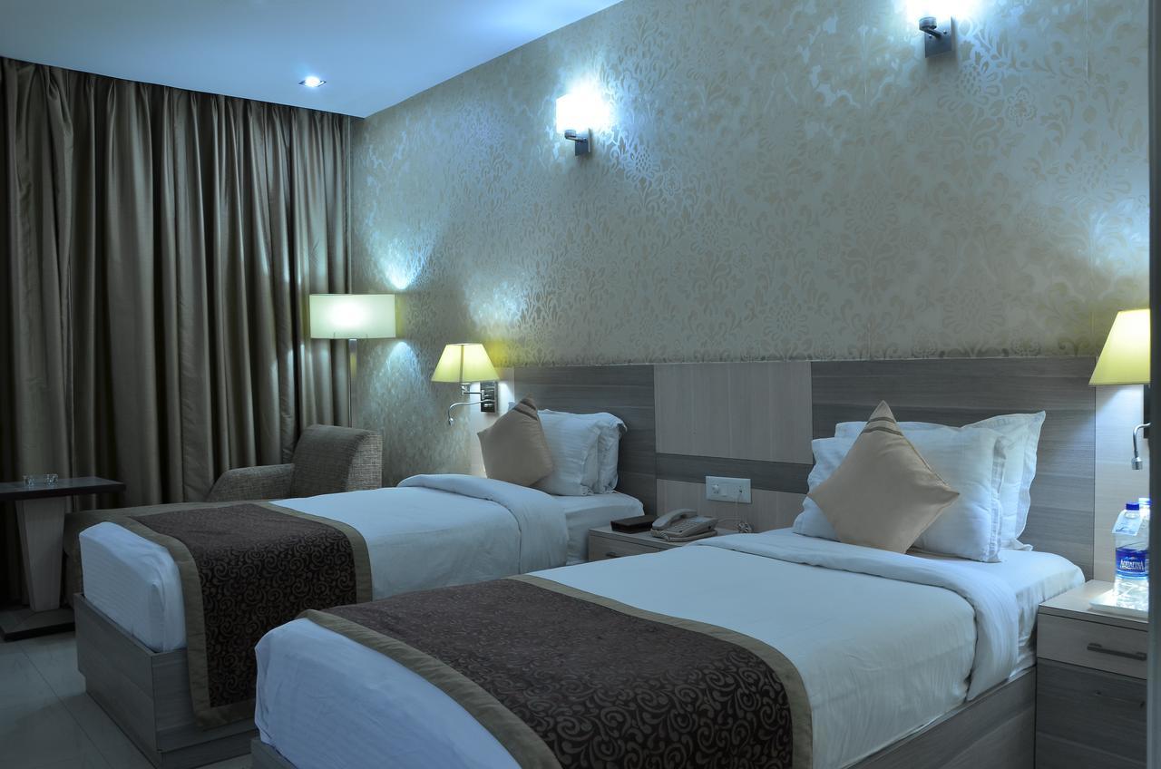 Days Hotel By Wyndham Neemrana Bagian luar foto