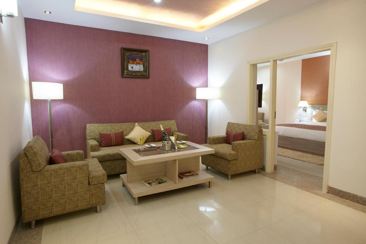 Days Hotel By Wyndham Neemrana Bagian luar foto
